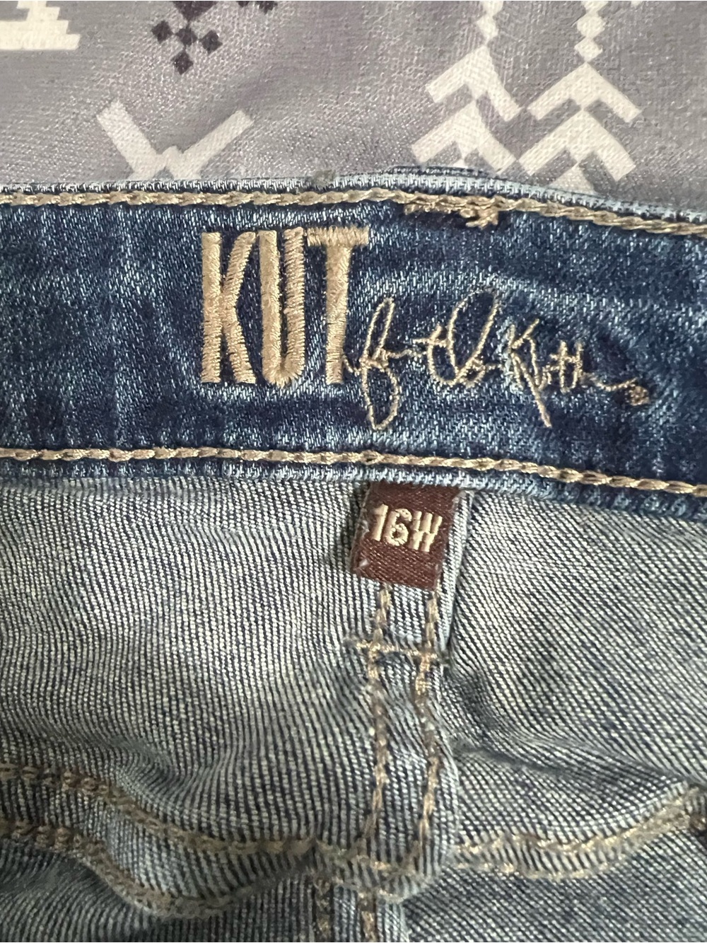 Kut from the Kloth Blue Straight-Leg Jeans with Turtle Patch - Picture 4 of 9